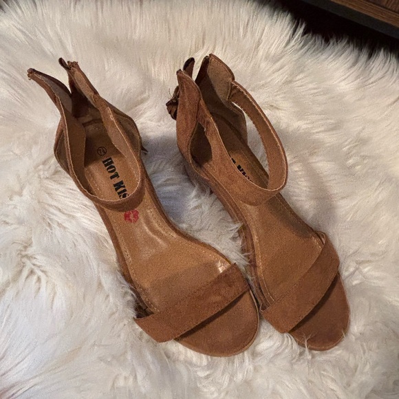 Small heel shoes - Picture 1 of 2